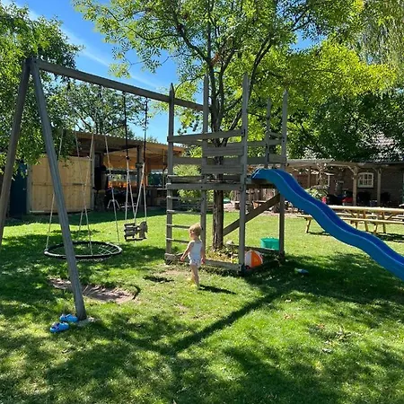 Kampeerbeleving Dijksehoeve 营地 *